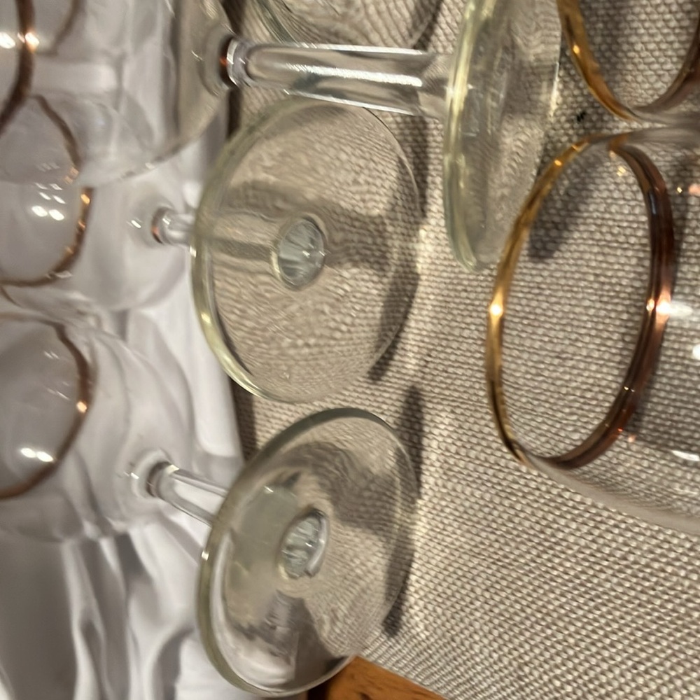 Like new.   Set of 9 simple wine glasses (from 1990s-2000s ). with gold edge - Picture 7 of 10